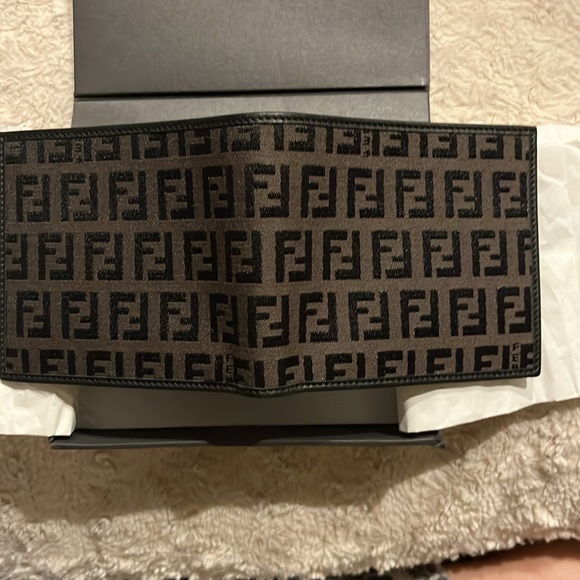 Fendi Mens Bifold Wallet, New with tissue paper tag and box. - Picture 4 of 13